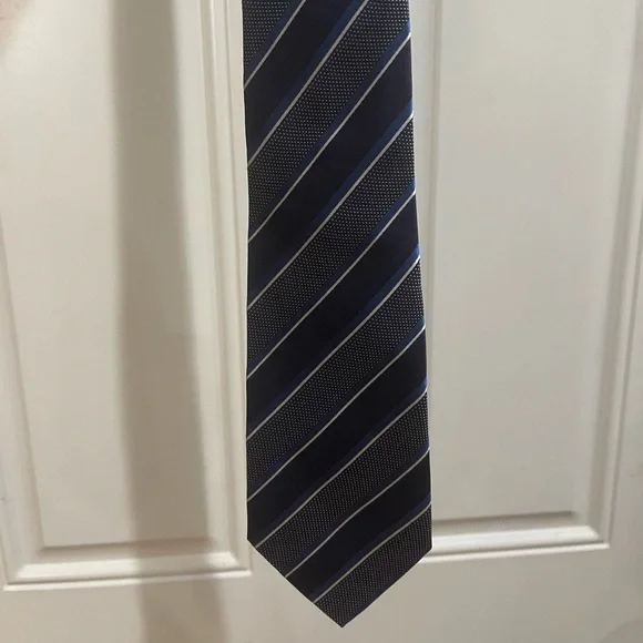 Armani Collezioni Tie Blue and Gray stripe Sz OS - Picture 9 of 11